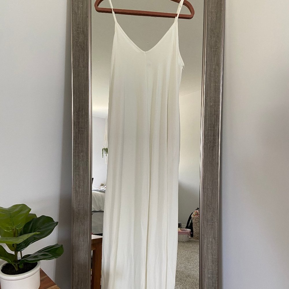 White Maxi Dress w/ Pockets